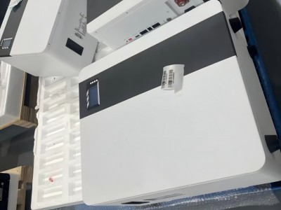 Batería de pared con patas